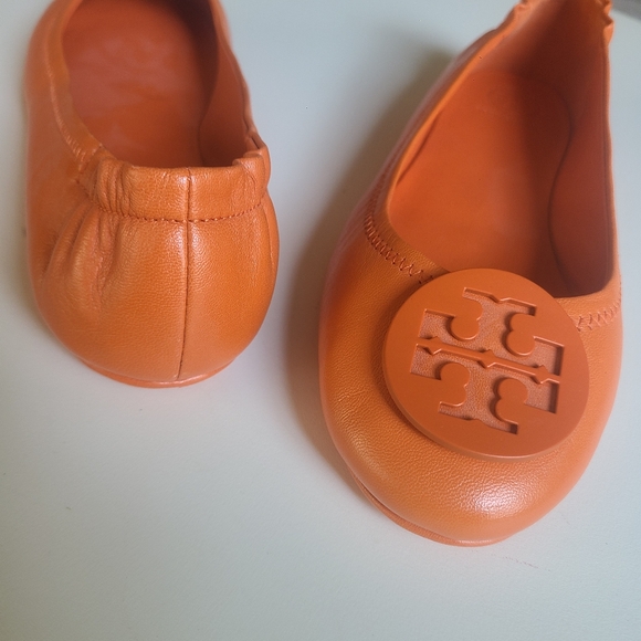 TORY BURCH 🏷️NEW " Minnie" Leather LOGO Flat w/ Elastic & Rubber Sole 7.5 - Picture 8 of 8